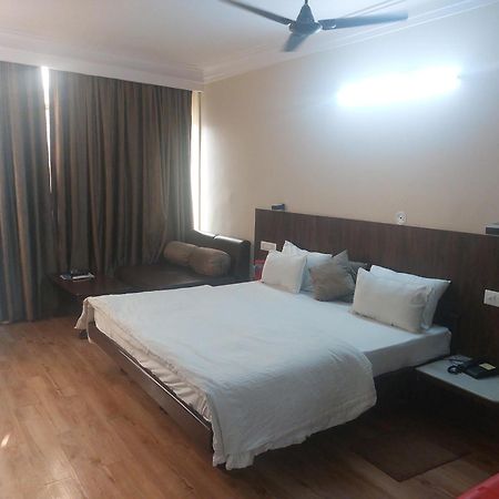 Hotel Shikhar Palace Jabalpur Exterior foto